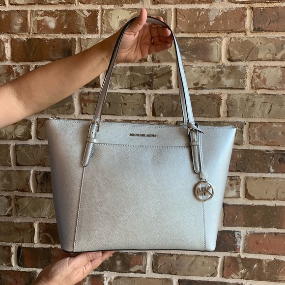 Michael Kors Handbags - OFFERS? NEW Michael Kors LG Totebag